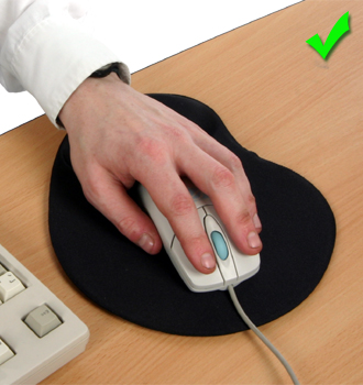Picture - Using mouse in the left hand.
