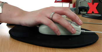 Picture - Using mouse with wrist resting on the mousemat.
