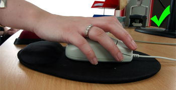Picture - Using the mouse and mousemat correctly.